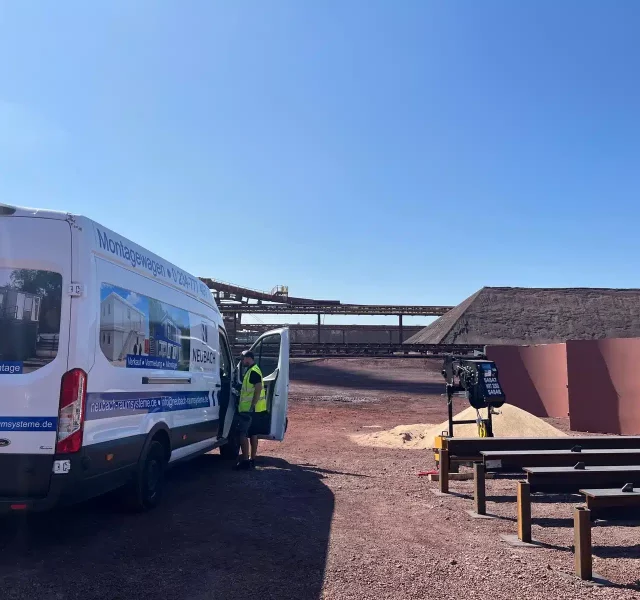 Neubach Montagewagen auf dem ThyssenKrupp Werksgelände in Duisburg bei der Container- und Regalbereitstellung