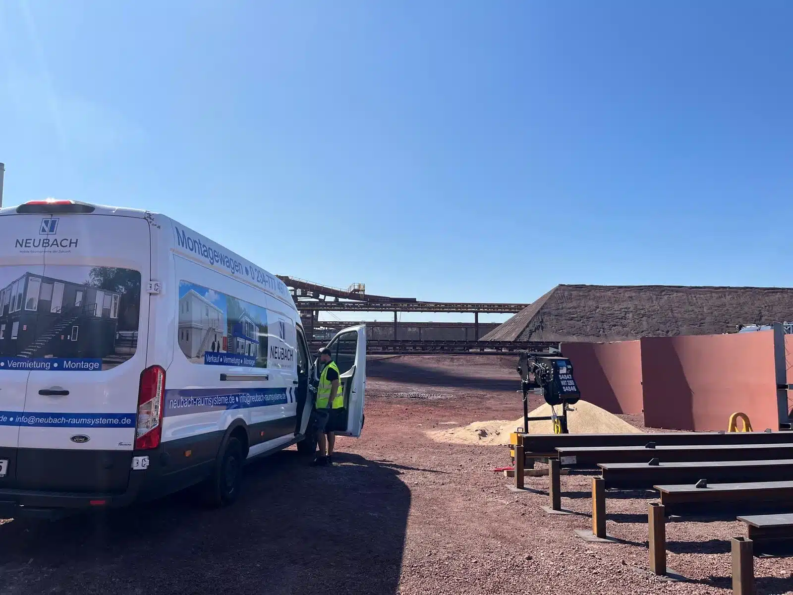 Neubach Montagewagen auf dem ThyssenKrupp Werksgelände in Duisburg bei der Container- und Regalbereitstellung