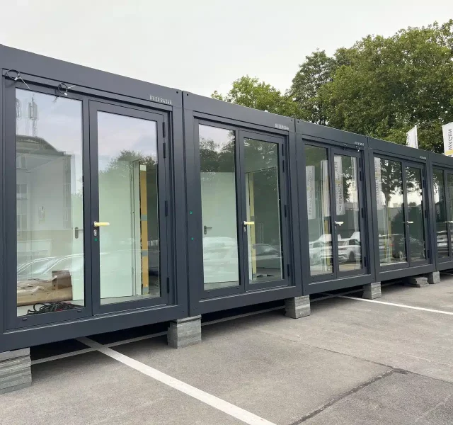 Moderne Plus Line Containeranlage mit Glasfront bei Tiemeyer Bochum